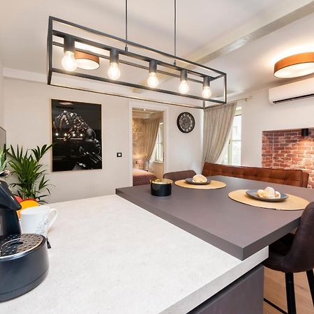 Dc II Downtown Apartment โรวีน ภายนอก รูปภาพ