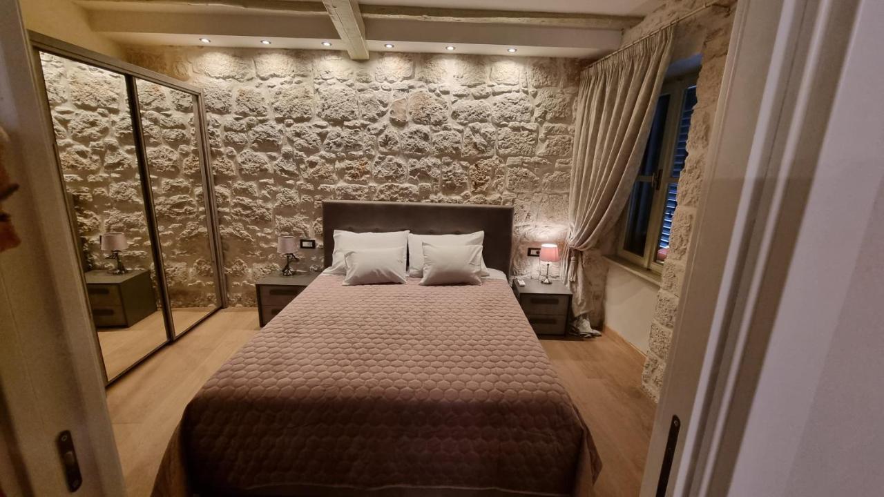 Dc II Downtown Apartment โรวีน ภายนอก รูปภาพ