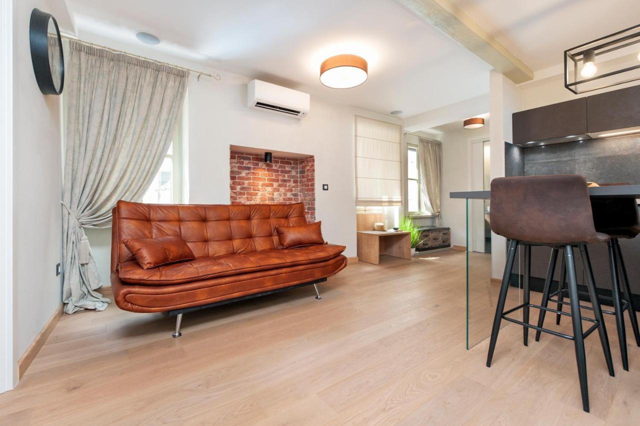Dc II Downtown Apartment โรวีน ภายนอก รูปภาพ