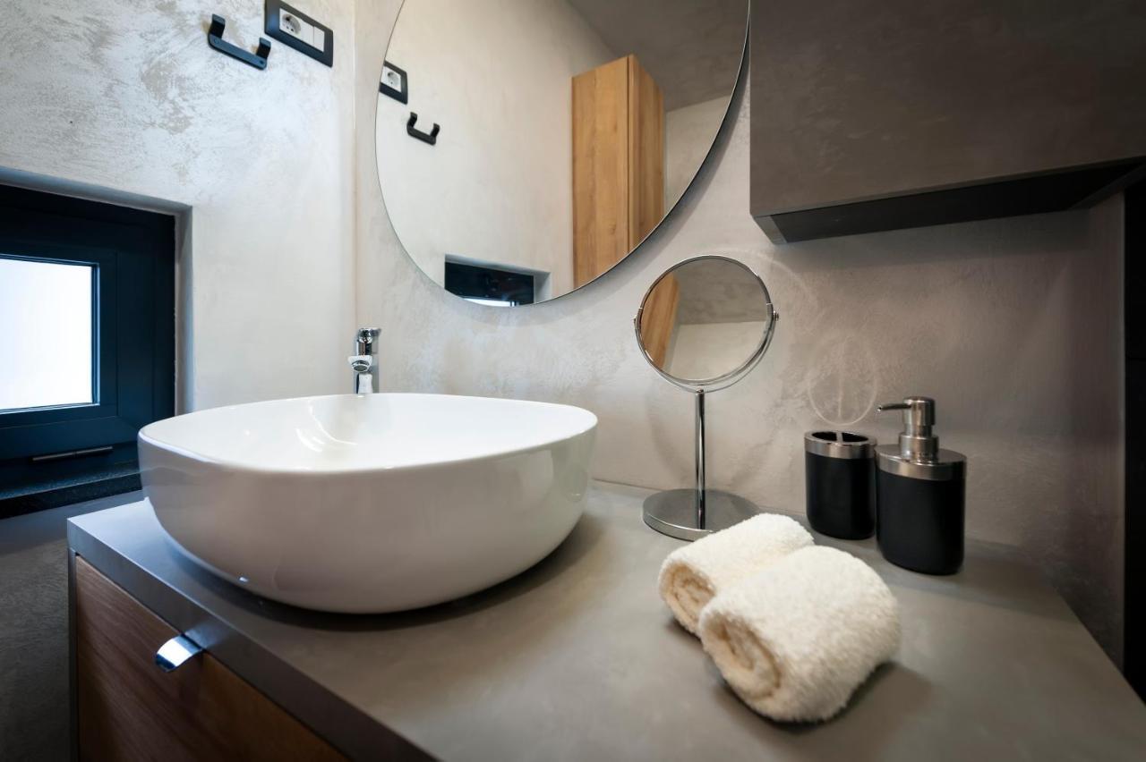 Dc II Downtown Apartment โรวีน ภายนอก รูปภาพ