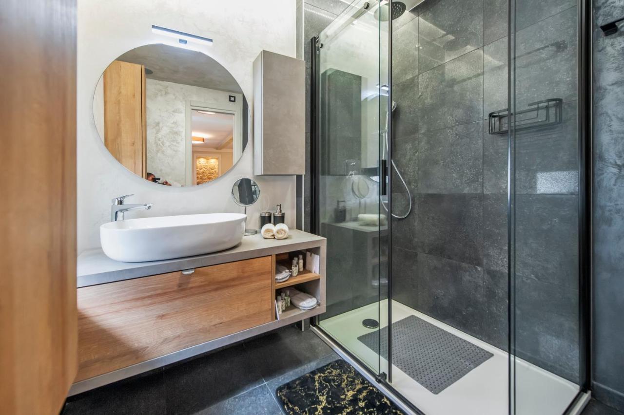 Dc II Downtown Apartment โรวีน ภายนอก รูปภาพ