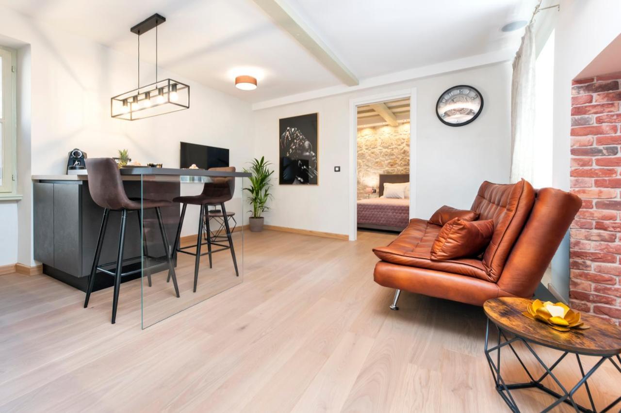 Dc II Downtown Apartment โรวีน ภายนอก รูปภาพ