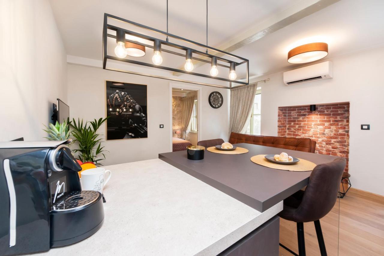 Dc II Downtown Apartment โรวีน ภายนอก รูปภาพ