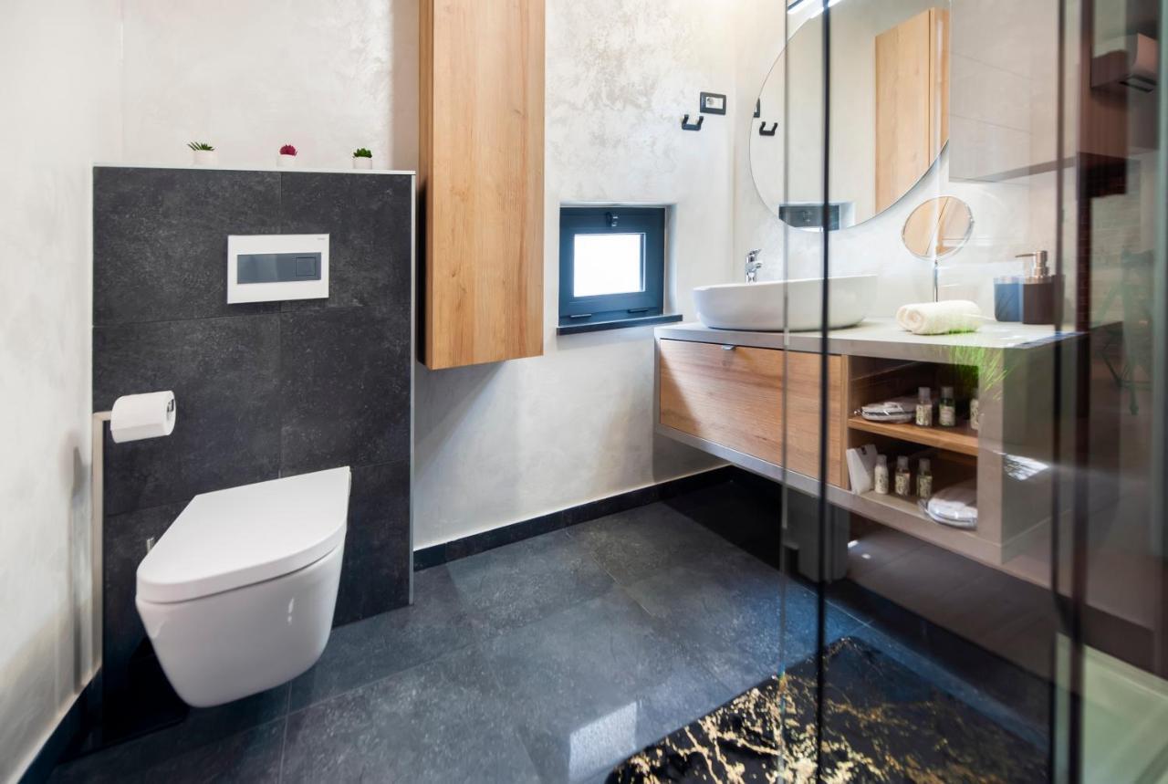 Dc II Downtown Apartment โรวีน ภายนอก รูปภาพ