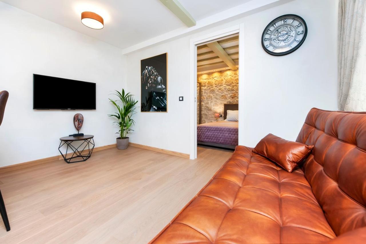 Dc II Downtown Apartment โรวีน ภายนอก รูปภาพ