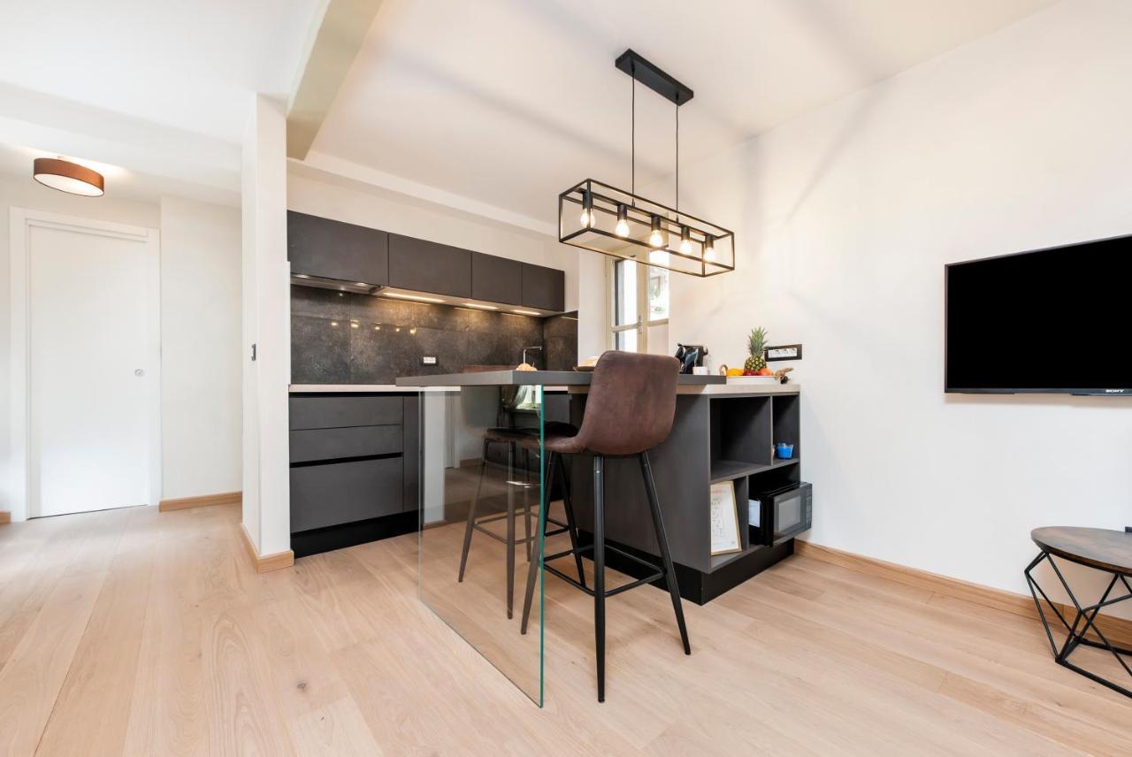 Dc II Downtown Apartment โรวีน ภายนอก รูปภาพ