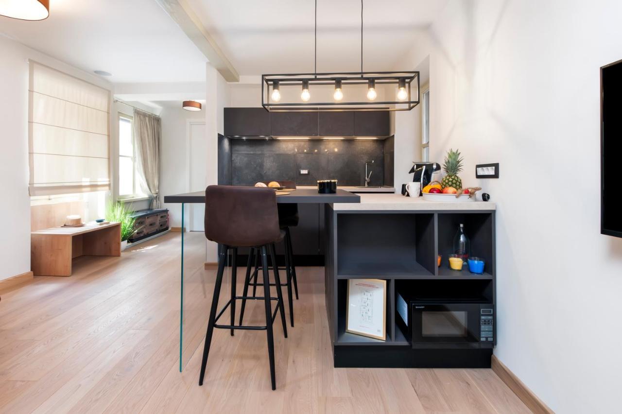 Dc II Downtown Apartment โรวีน ภายนอก รูปภาพ