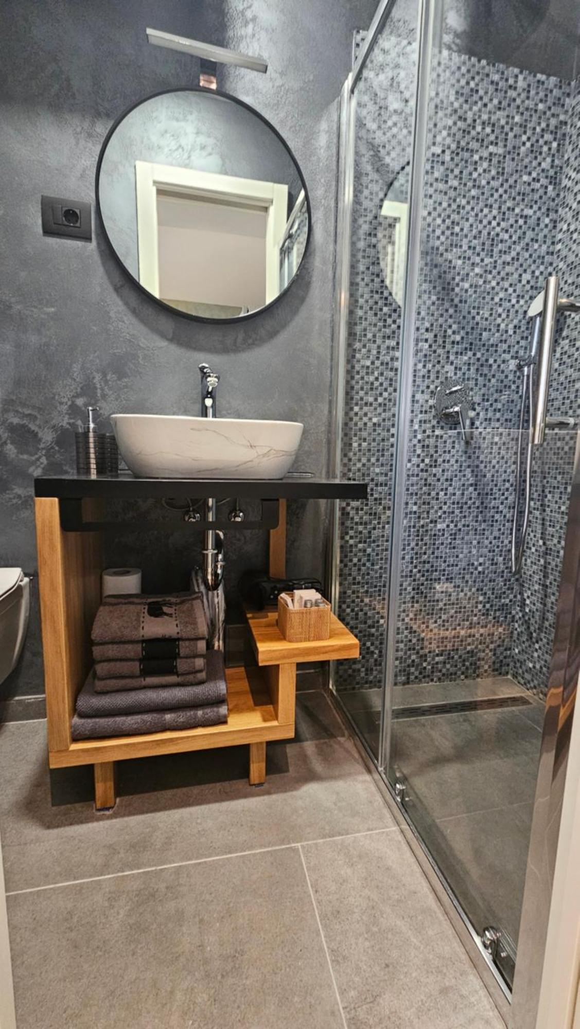 Dc II Downtown Apartment โรวีน ห้อง รูปภาพ